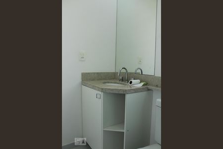 Banheiro Quaro 1 de apartamento para alugar com 2 quartos, 76m² em Empresarial 18 do Forte, Barueri