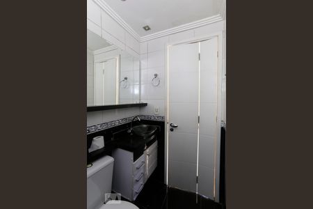 Apartamento para alugar com 74m², 2 quartos e 1 vaga Apartamento para alugar com 74m², 2 quartos e 1 vagaBanheiro