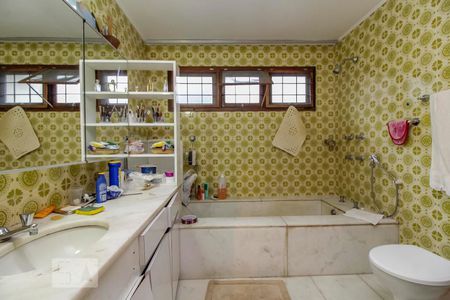 Casa à venda com 300m², 3 quartos e 3 vagasBanheiro -Dormitório 2 - Suite