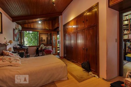 Casa à venda com 300m², 3 quartos e 3 vagasDormitório 2 - Suite