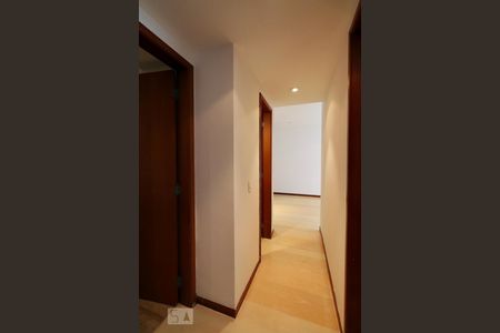 Apartamento à venda com 71m², 3 quartos e 1 vagaCorredor