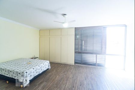 Casa à venda com 384m², 3 quartos e 4 vagas Casa à venda com 384m², 3 quartos e 4 vagasSuíte