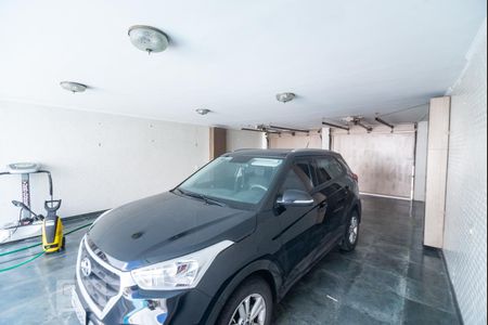 Casa à venda com 384m², 3 quartos e 4 vagas Casa à venda com 384m², 3 quartos e 4 vagasGaragem
