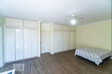 Casa à venda com 384m², 3 quartos e 4 vagas Casa à venda com 384m², 3 quartos e 4 vagasSuíte