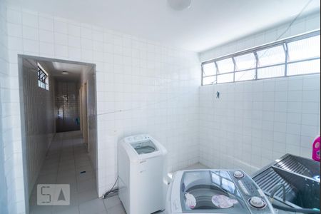 Casa à venda com 384m², 3 quartos e 4 vagas Casa à venda com 384m², 3 quartos e 4 vagasLavanderia