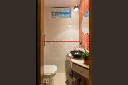 1o. Andar - Lavabo de casa à venda com 2 quartos, 130m² em Parque Fongaro, São Paulo