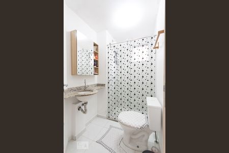 Banheiro de apartamento para alugar com 2 quartos, 50m² em São João Clímaco, São Paulo