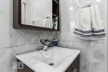 Casa à venda com 130m², 3 quartos e 2 vagas Casa à venda com 130m², 3 quartos e 2 vagasBanheiro da Suíte