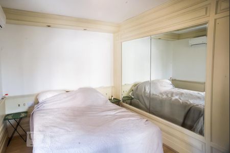 Apartamento à venda com 132m², 3 quartos e 1 vaga Apartamento à venda com 132m², 3 quartos e 1 vagaSuíte