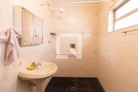 Casa à venda com 300m², 3 quartos e 2 vagas Casa à venda com 300m², 3 quartos e 2 vagasBanheiro/Quarto 3