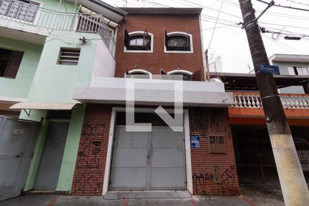 Casa à venda com 300m², 3 quartos e 2 vagas Casa à venda com 300m², 3 quartos e 2 vagasFachada