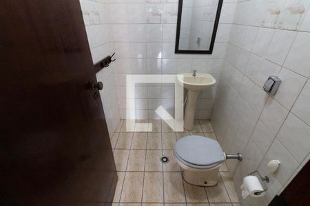 Casa à venda com 300m², 3 quartos e 2 vagas Casa à venda com 300m², 3 quartos e 2 vagasBanheiro Social