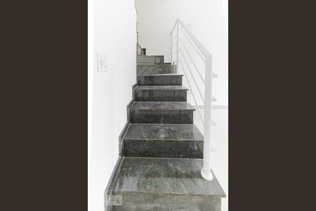 Escada de casa à venda com 2 quartos, 120m² em Itaquera, São Paulo