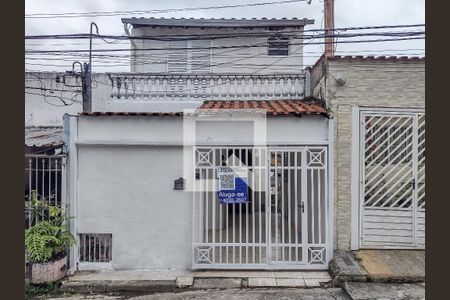 Casa à venda com 95m², 2 quartos e sem vaga Casa à venda com 95m², 2 quartos e sem vagaFachada