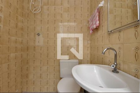 Banheiro de Serviço de casa à venda com 3 quartos, 120m² em Água Branca, São Paulo