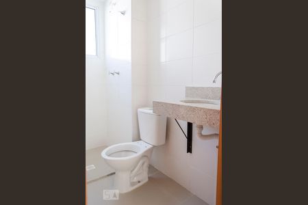 Banheiro social de apartamento para alugar com 2 quartos, 42m² em São José, Canoas