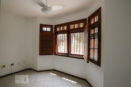 Casa à venda com 300m², 4 quartos e 2 vagas Casa à venda com 300m², 4 quartos e 2 vagasQuarto 2