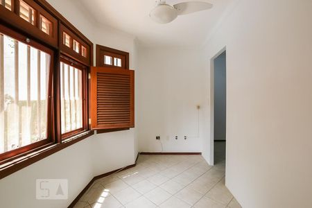Casa à venda com 300m², 4 quartos e 2 vagas Casa à venda com 300m², 4 quartos e 2 vagasQuarto 2