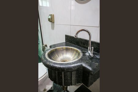 Casa à venda com 300m², 4 quartos e 2 vagas Casa à venda com 300m², 4 quartos e 2 vagasBanheiro