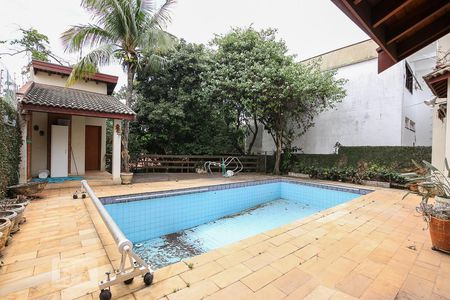 Casa à venda com 300m², 4 quartos e 2 vagas Casa à venda com 300m², 4 quartos e 2 vagasÁrea Externa