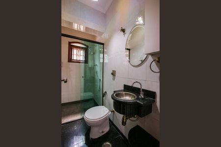 Casa à venda com 300m², 4 quartos e 2 vagas Casa à venda com 300m², 4 quartos e 2 vagasBanheiro