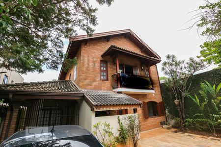 Casa à venda com 300m², 4 quartos e 2 vagas Casa à venda com 300m², 4 quartos e 2 vagasFrente