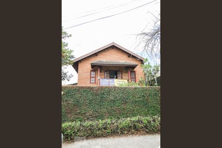 Casa à venda com 300m², 4 quartos e 2 vagas Casa à venda com 300m², 4 quartos e 2 vagasFachada