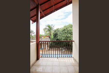 Casa à venda com 300m², 4 quartos e 2 vagas Casa à venda com 300m², 4 quartos e 2 vagasSacada