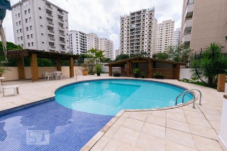 Apartamento à venda com 135m², 3 quartos e 2 vagas Apartamento à venda com 135m², 3 quartos e 2 vagasPiscina