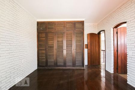 Casa à venda com 411m², 4 quartos e 4 vagas Casa à venda com 411m², 4 quartos e 4 vagasQuarto 3