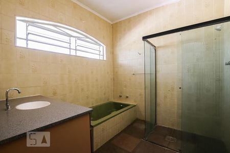 Casa à venda com 411m², 4 quartos e 4 vagas Casa à venda com 411m², 4 quartos e 4 vagasBanheiro do Quarto 1