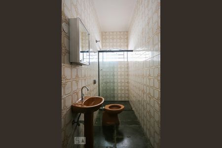 Casa à venda com 411m², 4 quartos e 4 vagas Casa à venda com 411m², 4 quartos e 4 vagasBanheiro