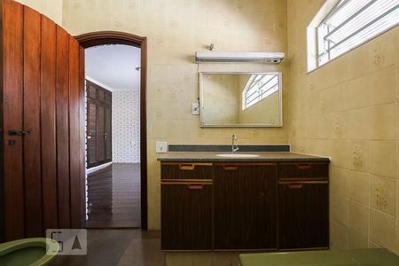 Casa à venda com 411m², 4 quartos e 4 vagas Casa à venda com 411m², 4 quartos e 4 vagasBanheiro do Quarto 1