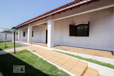 Casa à venda com 411m², 4 quartos e 4 vagas Casa à venda com 411m², 4 quartos e 4 vagasFrente