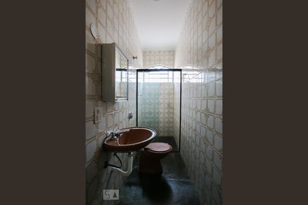 Casa à venda com 411m², 4 quartos e 4 vagas Casa à venda com 411m², 4 quartos e 4 vagasBanheiro de Serviço