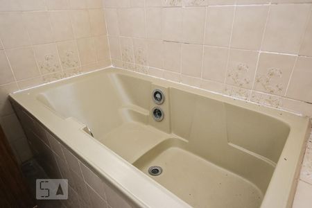 Casa à venda com 411m², 4 quartos e 4 vagas Casa à venda com 411m², 4 quartos e 4 vagasBanheiro do Quarto 3