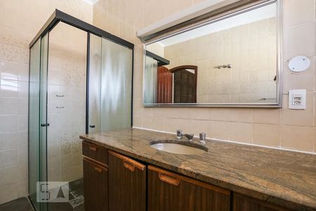 Casa à venda com 411m², 4 quartos e 4 vagas Casa à venda com 411m², 4 quartos e 4 vagasBanheiro do Quarto 3