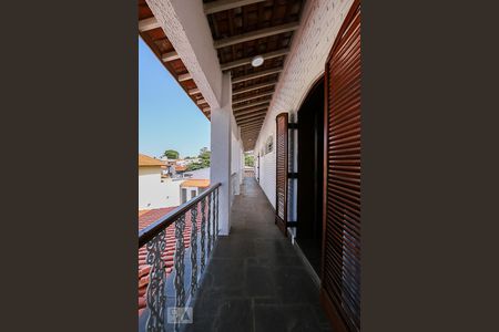 Casa à venda com 411m², 4 quartos e 4 vagas Casa à venda com 411m², 4 quartos e 4 vagasSacada do Quarto 1