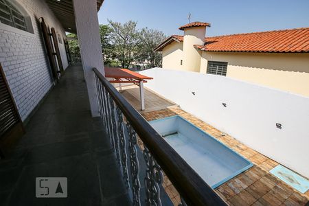 Casa à venda com 411m², 4 quartos e 4 vagas Casa à venda com 411m², 4 quartos e 4 vagasSacada do Quarto 3