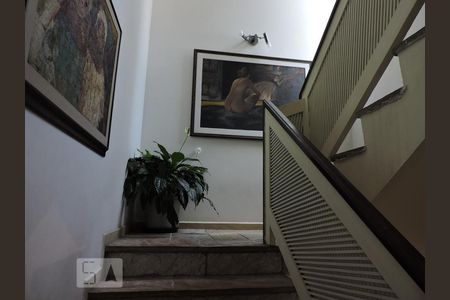 Casa à venda com 800m², 5 quartos e 6 vagasEscada