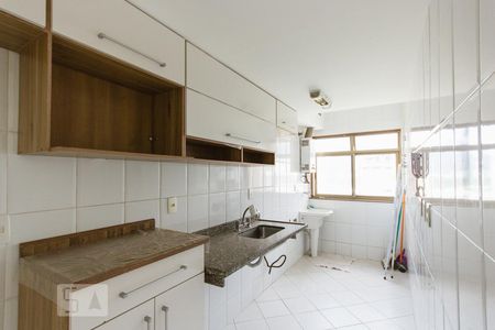 Apartamento para alugar com 140m², 4 quartos e 2 vagas Apartamento para alugar com 140m², 4 quartos e 2 vagasCozinha e Área de Serviço (Primeiro Andar)