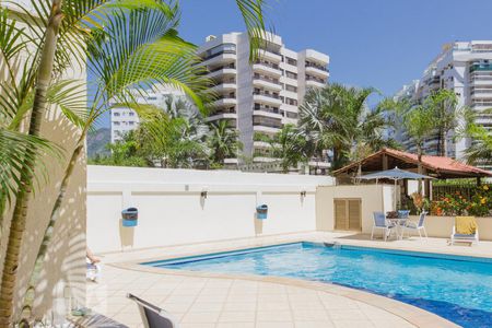 Apartamento para alugar com 140m², 4 quartos e 2 vagas Apartamento para alugar com 140m², 4 quartos e 2 vagasÁrea Comum - Piscina