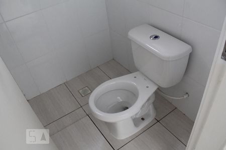 Banheiro de casa de condomínio para alugar com 3 quartos, 83m² em Jardim Copacabana, Jundiaí