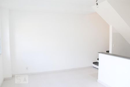 Sala de casa de condomínio para alugar com 3 quartos, 83m² em Jardim Copacabana, Jundiaí