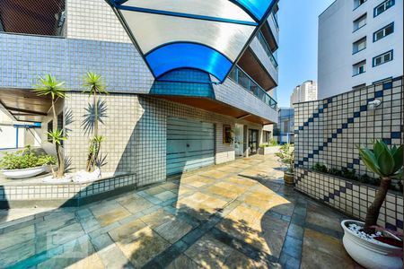 Apartamento à venda com 167m², 4 quartos e 2 vagas Apartamento à venda com 167m², 4 quartos e 2 vagasÁrea Comum - Entrada