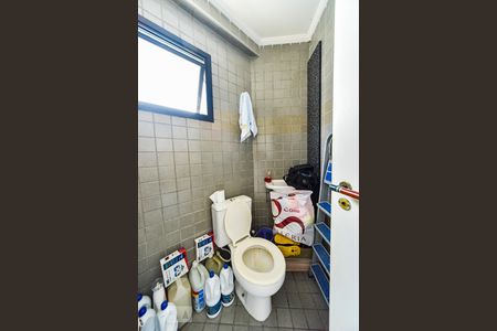 Apartamento à venda com 167m², 4 quartos e 2 vagas Apartamento à venda com 167m², 4 quartos e 2 vagasBanheiro de Serviço