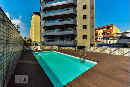 Apartamento à venda com 167m², 4 quartos e 2 vagas Apartamento à venda com 167m², 4 quartos e 2 vagasÁrea Comum - Piscina