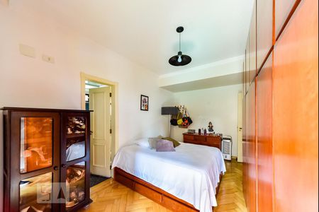 Apartamento à venda com 167m², 4 quartos e 2 vagas Apartamento à venda com 167m², 4 quartos e 2 vagasSuíte