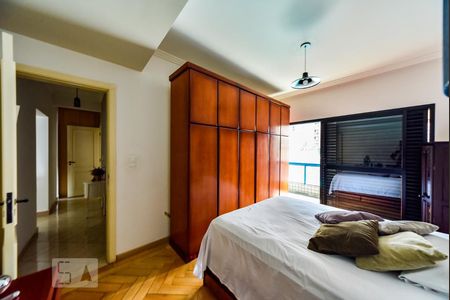 Apartamento à venda com 167m², 4 quartos e 2 vagas Apartamento à venda com 167m², 4 quartos e 2 vagasSuíte