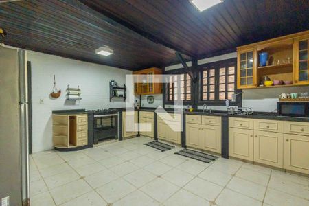 Casa à venda com 400m², 4 quartos e 4 vagas Casa à venda com 400m², 4 quartos e 4 vagasCozinha